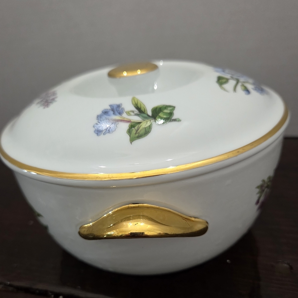 Spode Stafford Floral Porcelain Round Bowl with Lid - Picture 3 of 14
